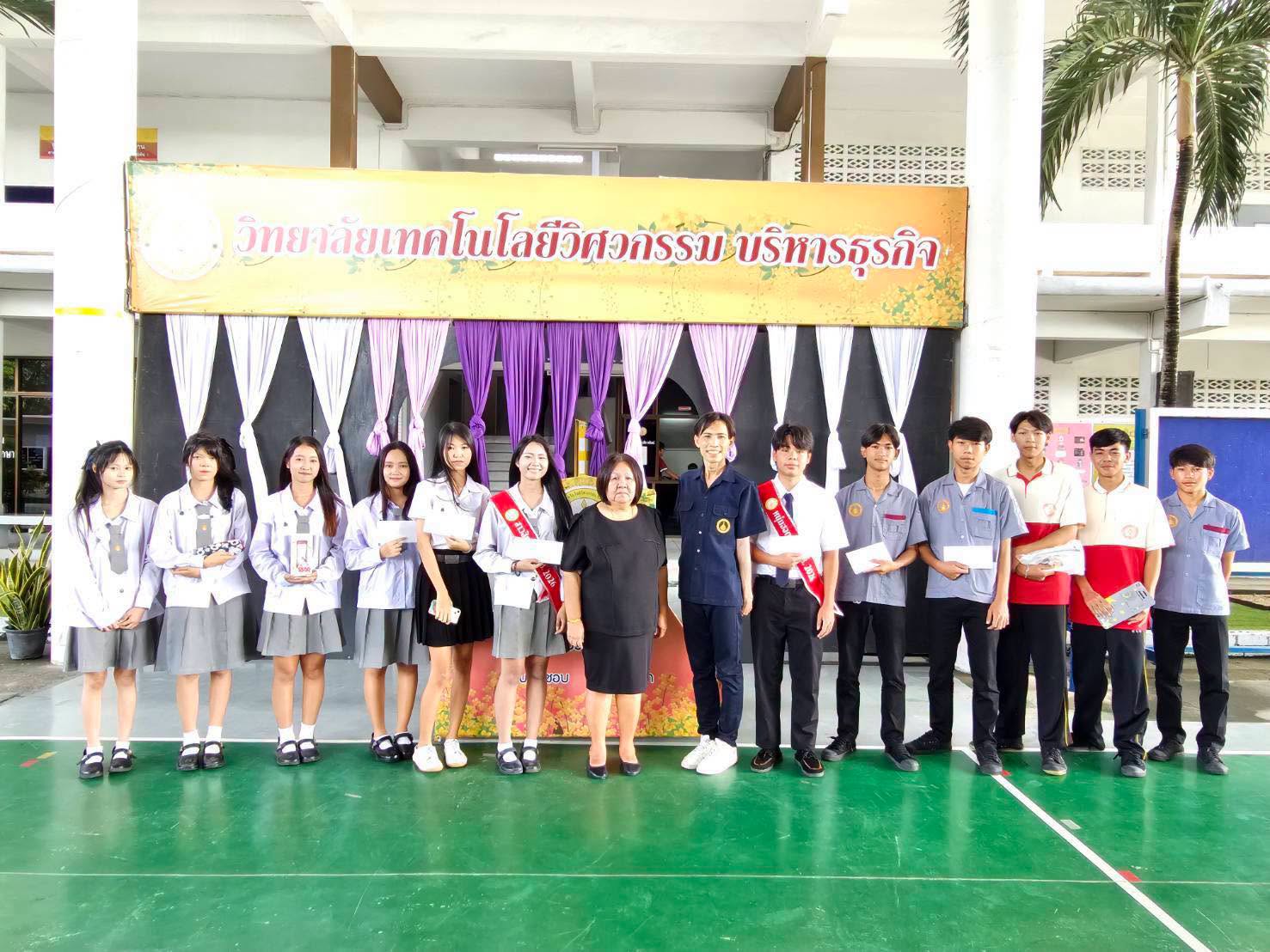 ขอแสดงความยินดีกับผู้ได้รับตำแหน่งหนุ่มฮอต สาวฮิต